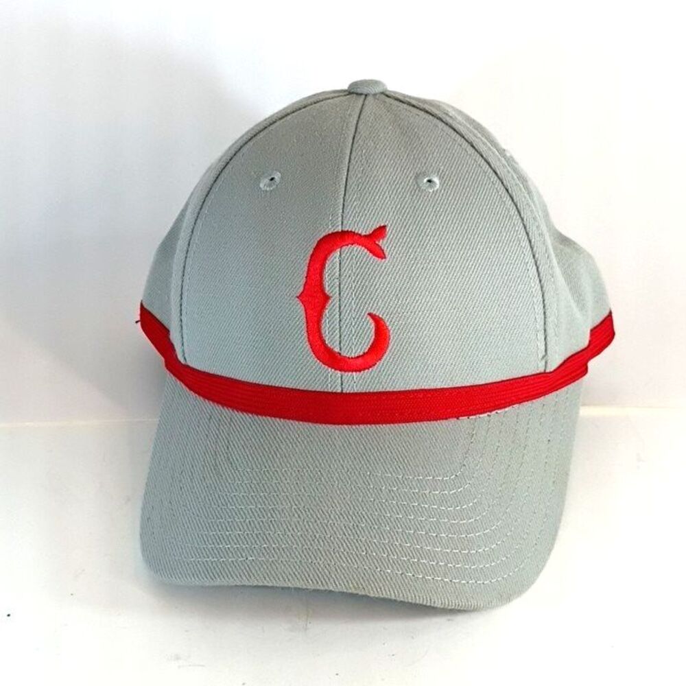 Vintage Cincinnati Reds MLB Baseball Cap 7 3/8 Cooperstown Collection Fitted Hat